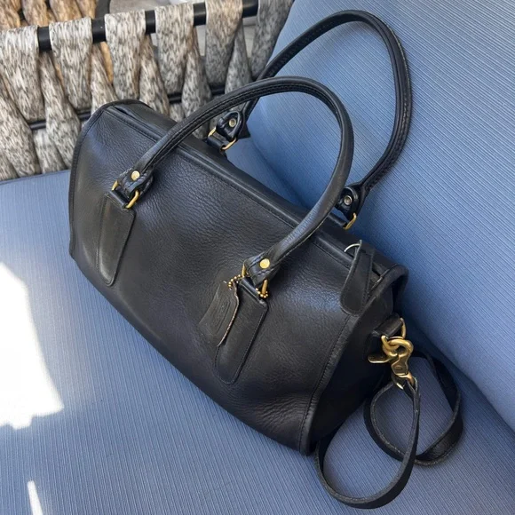 VINTAGE CÓRNER: COACH DESIGNER BONNIE CASHIN Black Leather Handbag with Strap - Picture 3 of 12